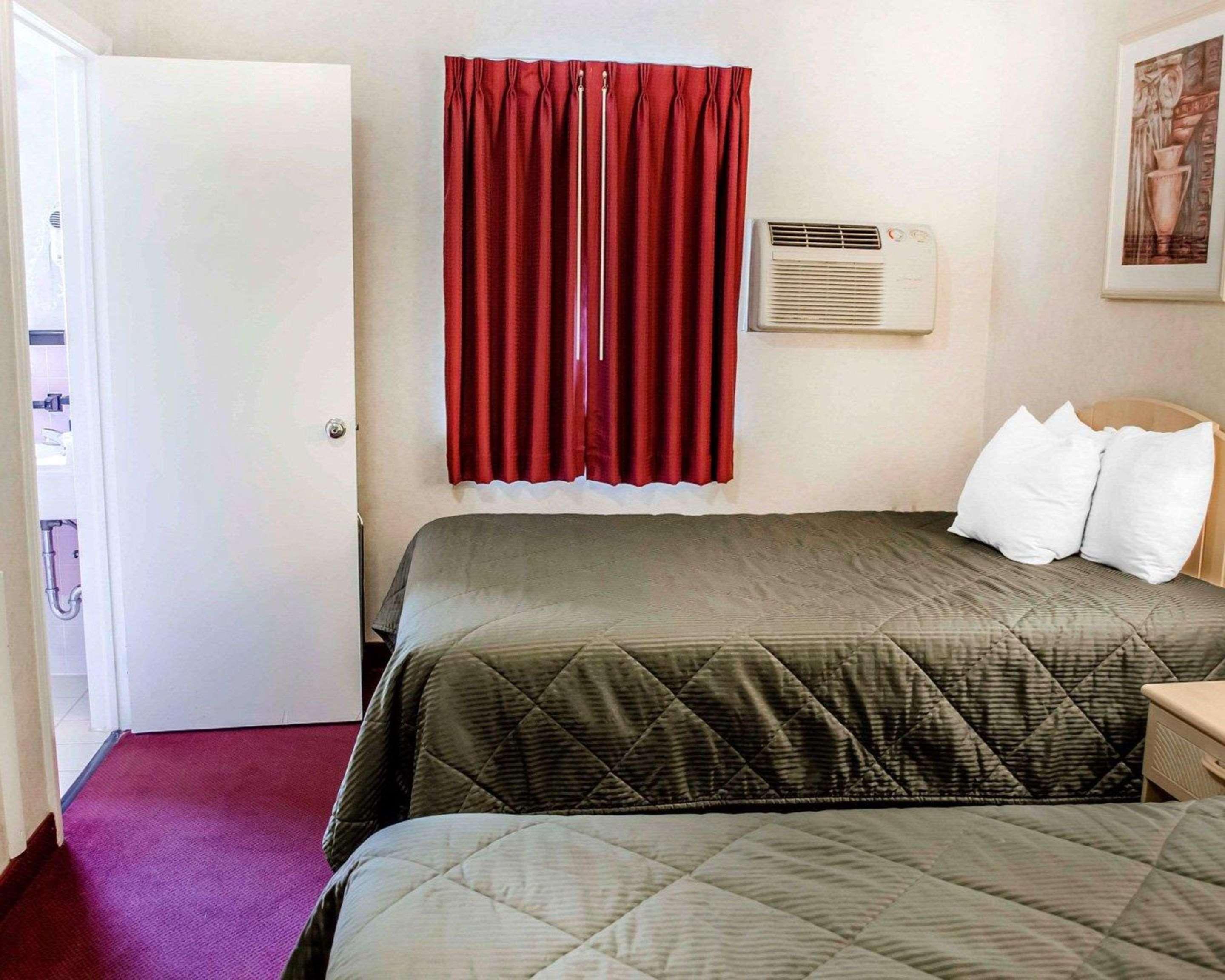 Rodeway Inn Dillsburg Bagian luar foto