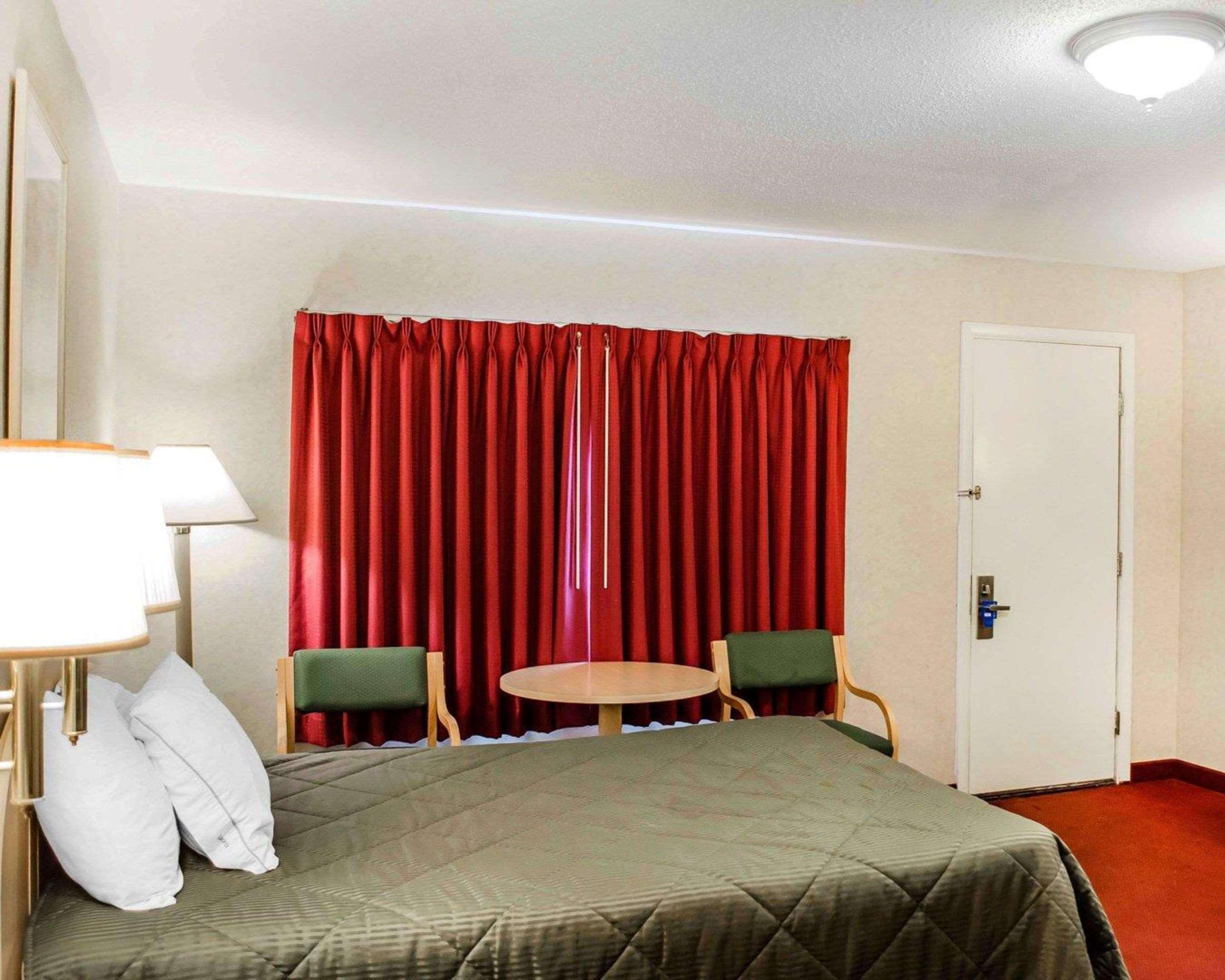 Rodeway Inn Dillsburg Bagian luar foto