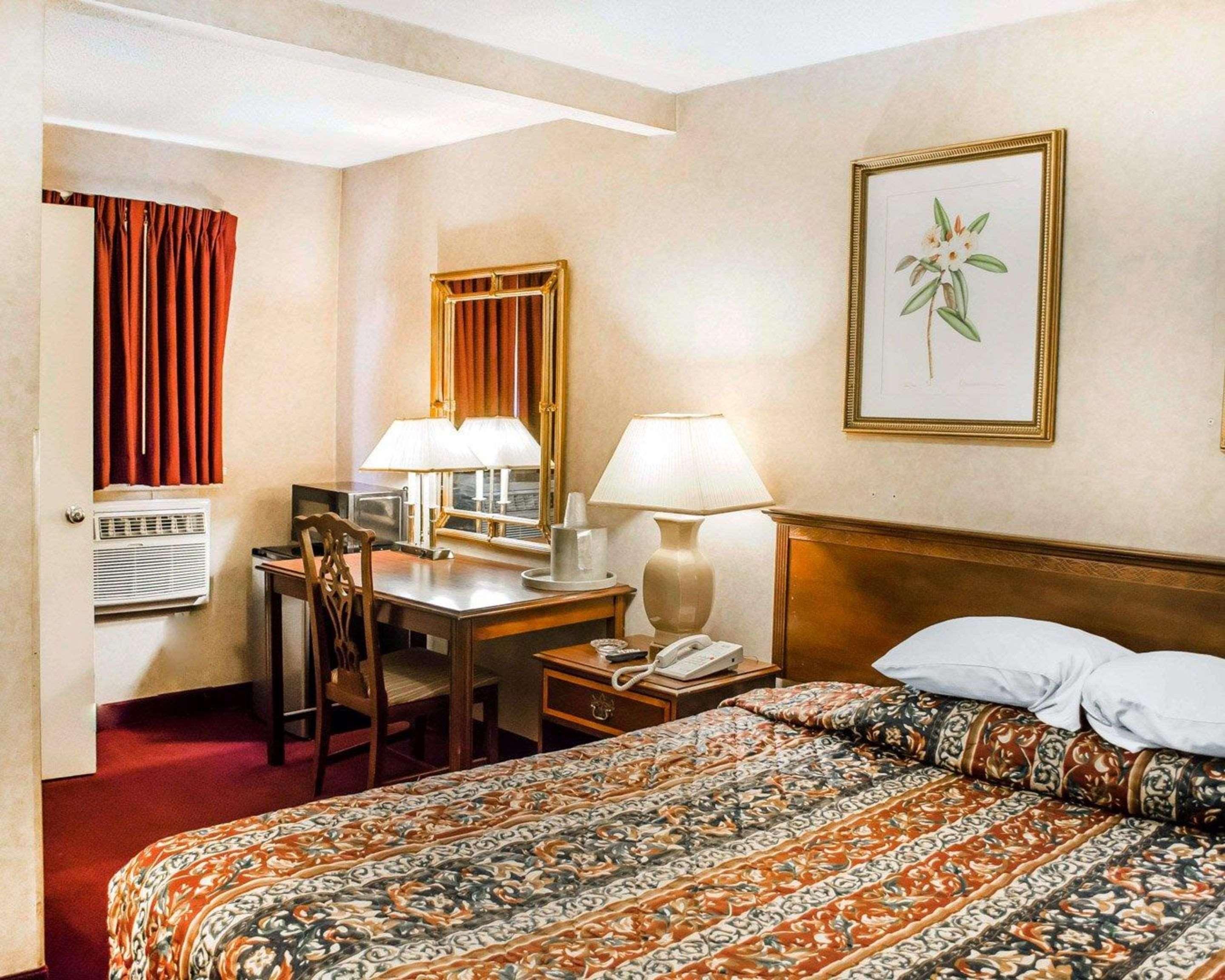 Rodeway Inn Dillsburg Bagian luar foto