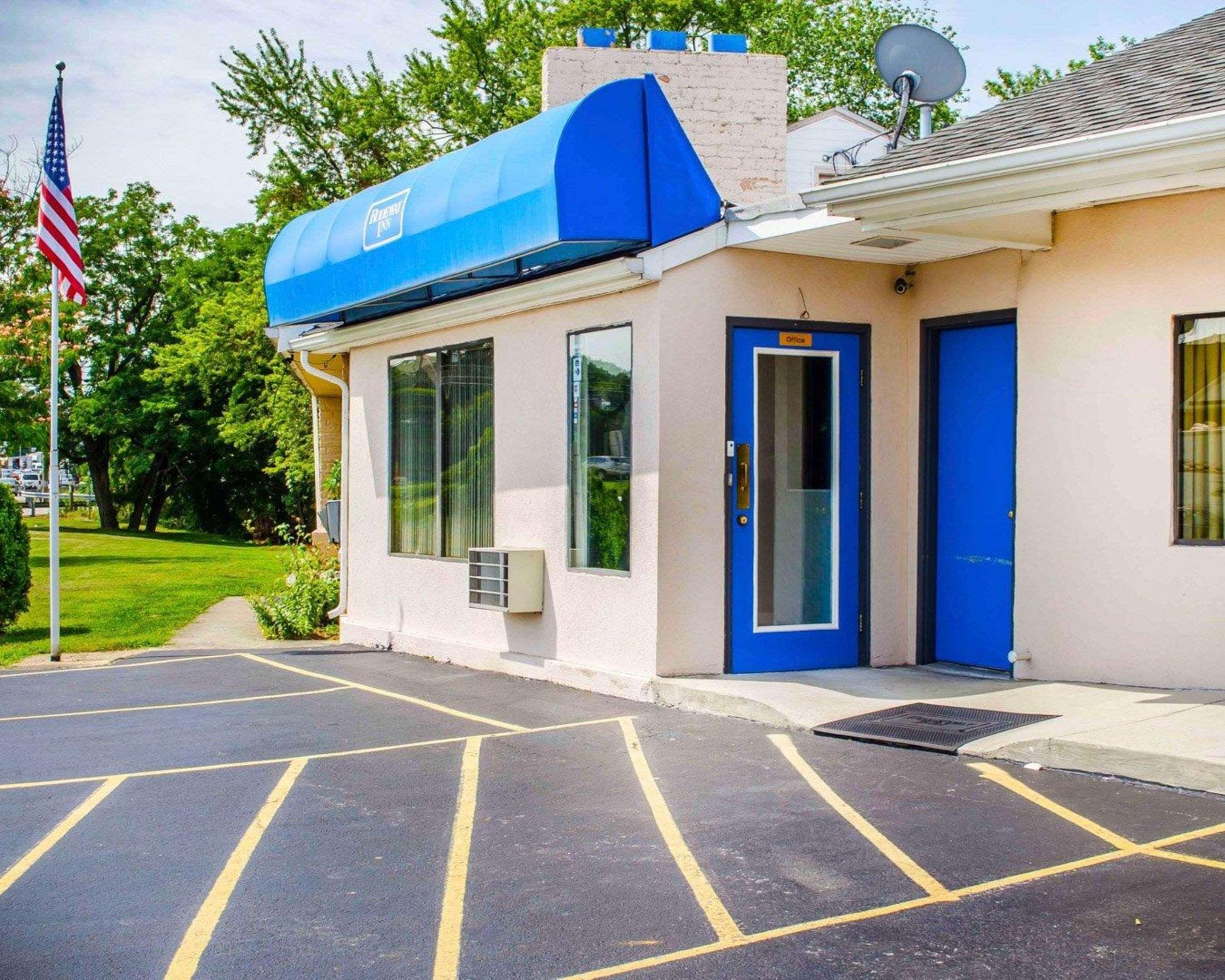 Rodeway Inn Dillsburg Bagian luar foto
