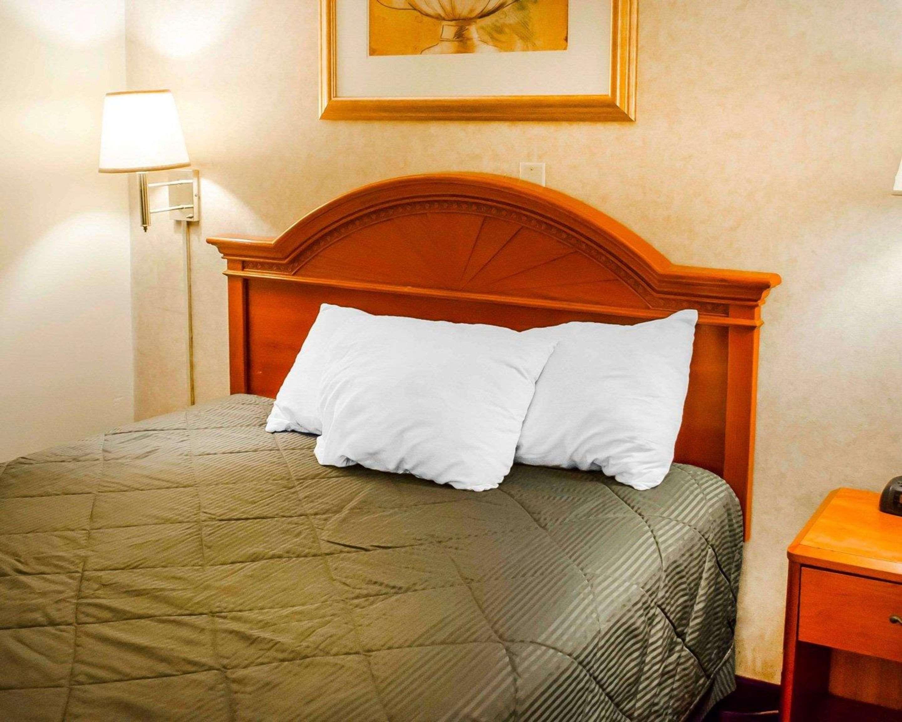 Rodeway Inn Dillsburg Bagian luar foto