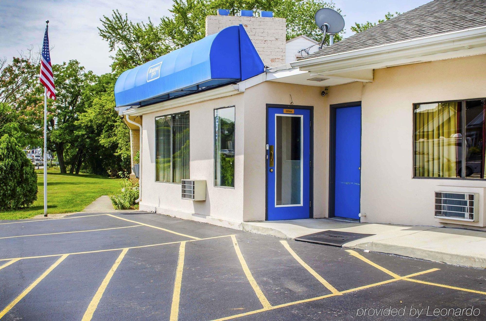 Rodeway Inn Dillsburg Bagian luar foto