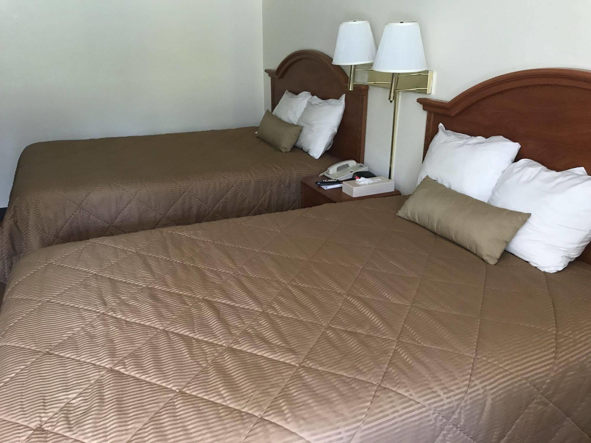 Rodeway Inn Dillsburg Bagian luar foto